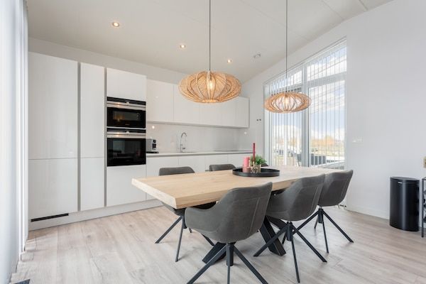 Keuken - Chalet in Zeeland met eigen aanlegsteiger in Wemeldinge (3)