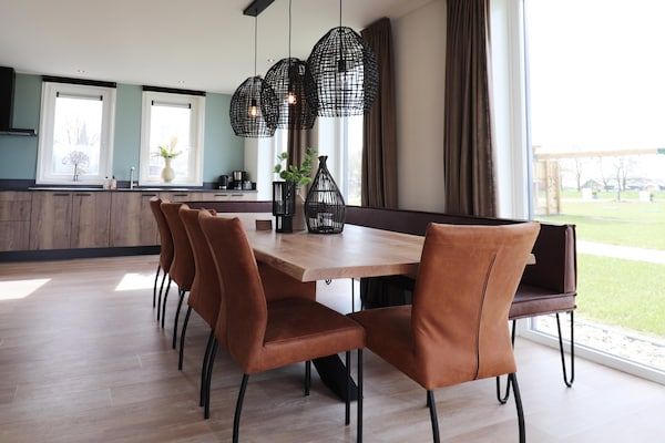 Eetkamer - Villa in Leons met Friese charme in Leons (2)