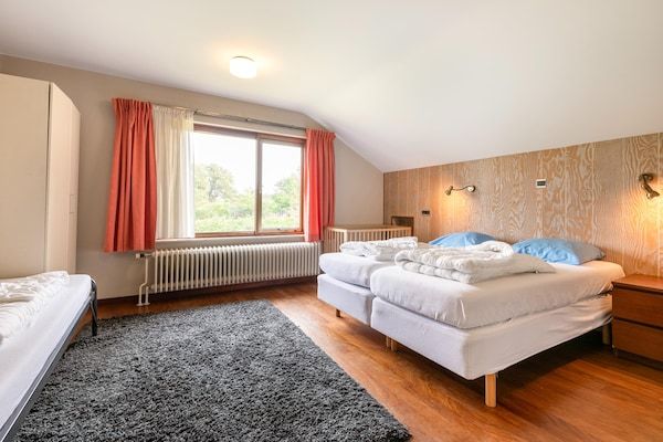 Slaapkamer - Ruime villa met privébioscoop, wellness in Herpen (3)