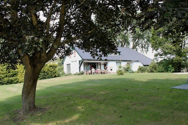 Buitenkant - Ruime villa met privébioscoop, wellness in Herpen (5)