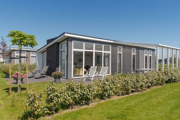 Buitenkant - Schilderachtig verblijf met terras in Wemeldinge (1)