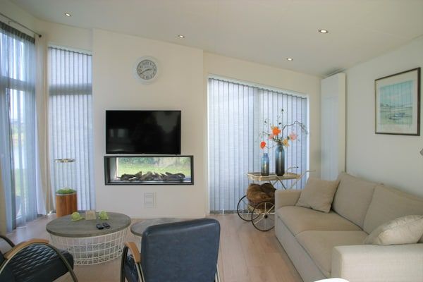 Woonkamer - Chalet aan het meer in Zeeland in Wemeldinge (2)