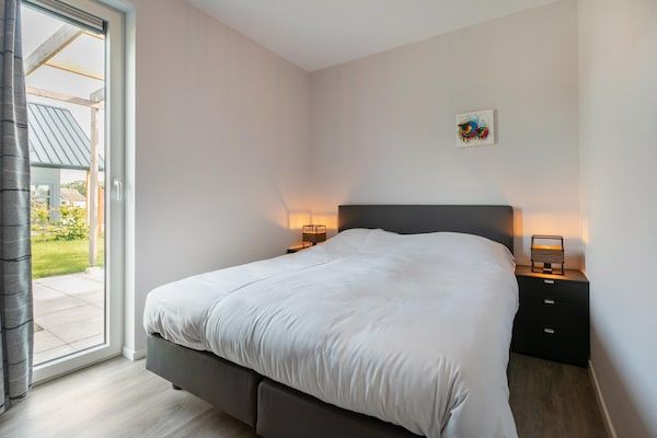 Slaapkamer - Zonnige villa met tuinpatio in Tynaarlo (3)