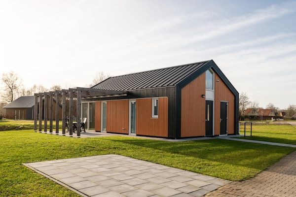 Buitenkant - Zonnige villa met tuinpatio in Tynaarlo (2)