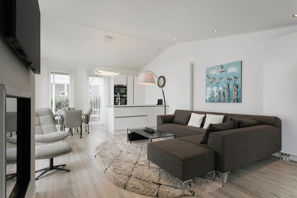 Woonkamer - Chalet in Zeeland bij schilderachtige vijver in Wemeldinge (2)