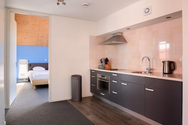 Keuken - Gezellig vakantiehuis in centrum van Terherne in Terherne (4)