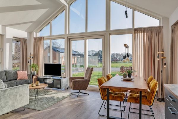 Woonkamer - Villa in Nationaal Park Drentsche Aa in Tynaarlo (2)