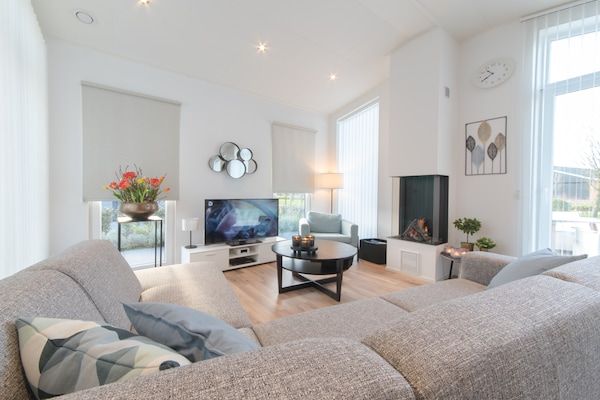 Woonkamer - Vakantiehuis in Zeeland bij stroomtuin in Wemeldinge (2)