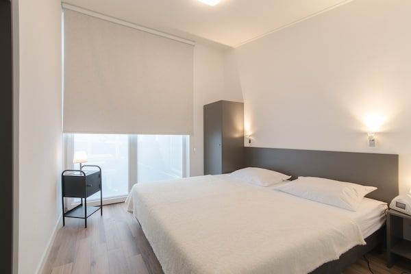 Slaapkamer - Vakantiehuis in Zeeland bij stroomtuin in Wemeldinge (3)