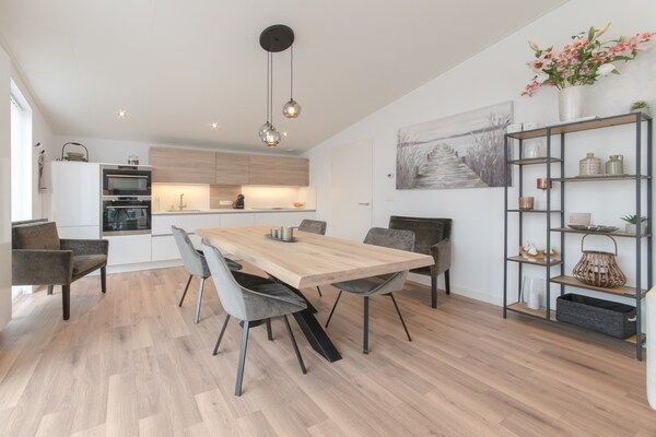 Woonkamer - Vakantiehuis in Zeeland bij stroomtuin in Wemeldinge (4)