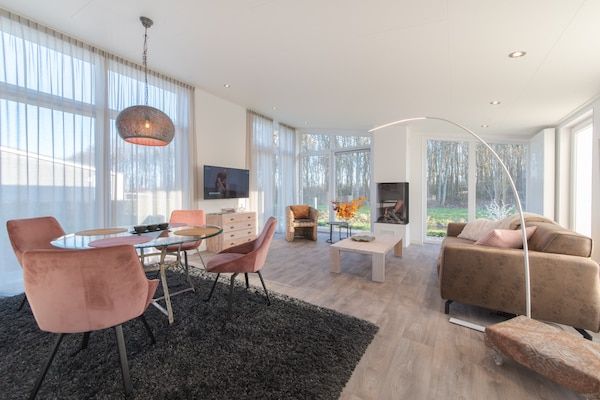 Woonkamer - Gezellige Zeeuwse Uitjeplek in Wemeldinge (5)