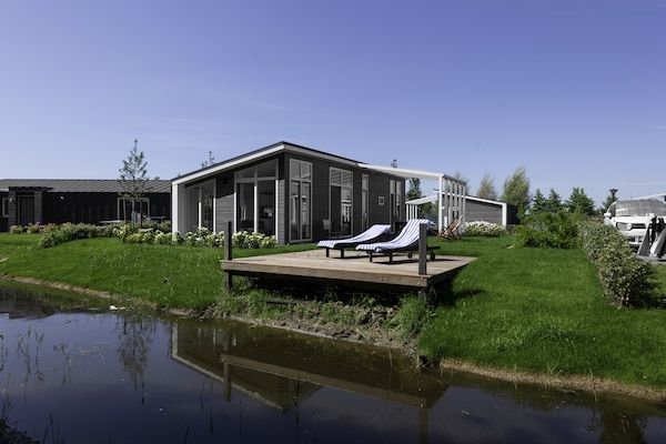 Buitenkant - Gezellige Zeeuwse Uitjeplek in Wemeldinge (1)