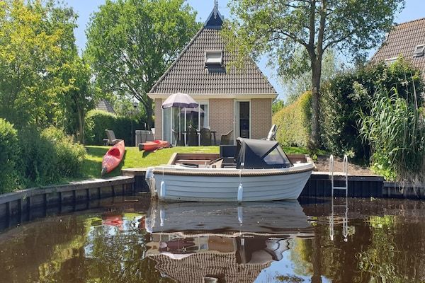 Buitenkant - Watervilla met buitenspa, aanlegsteiger in Eernewoud (2)