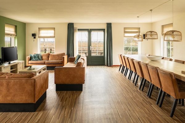 Woonkamer - Vrijstaande bungalow Wellness 16 in Vlagtwedde (2)