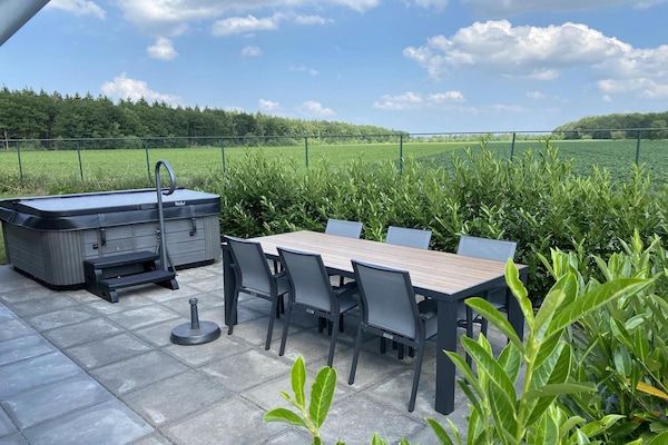 Terras - Wellnessbungalow aan het meer met hot tub in Hollandscheveld (4)