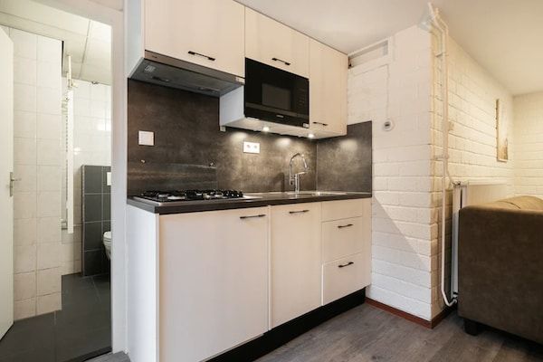 Keuken - Rustige bosbungalow voor koppels in Kootwijk (4)