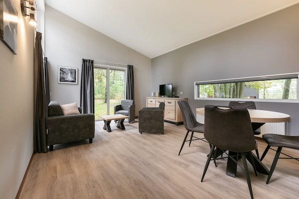 Eetkamer - Gezellige bosbungalow op de Veluwe in Kootwijk (5)