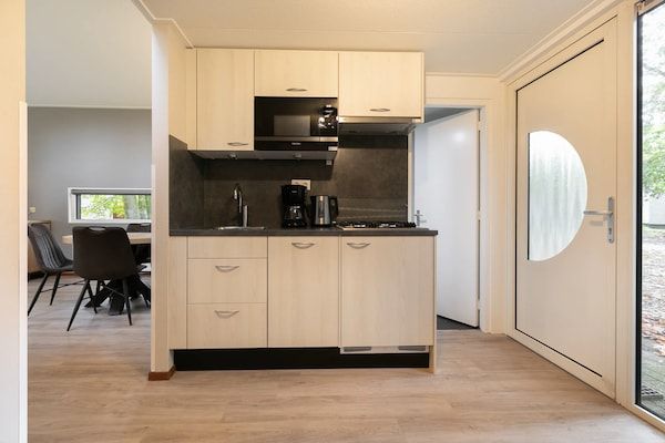 Keuken - Gezellige bosbungalow op de Veluwe in Kootwijk (3)