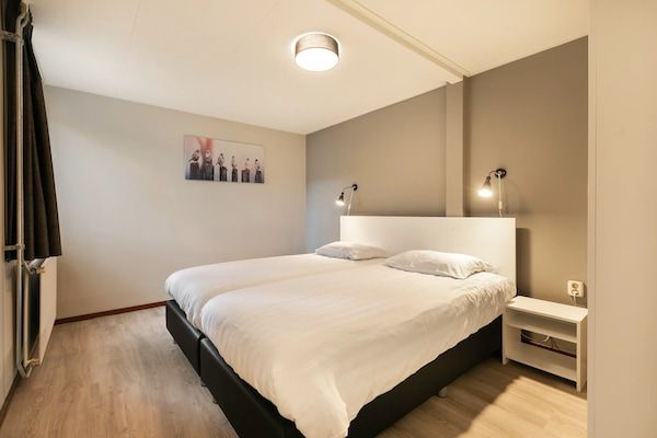 Slaapkamer - Gezellige bosbungalow op de Veluwe in Kootwijk (4)
