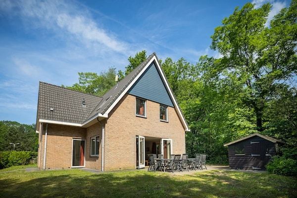 Buitenkant - Ruime bungalow in het bos met sauna in Kootwijk (1)
