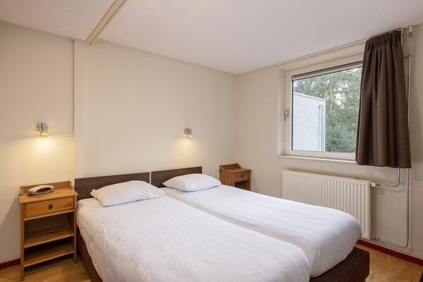 Slaapkamer - Prachtige bungalow aan het Kootwijkerzand. in Kootwijk (5)