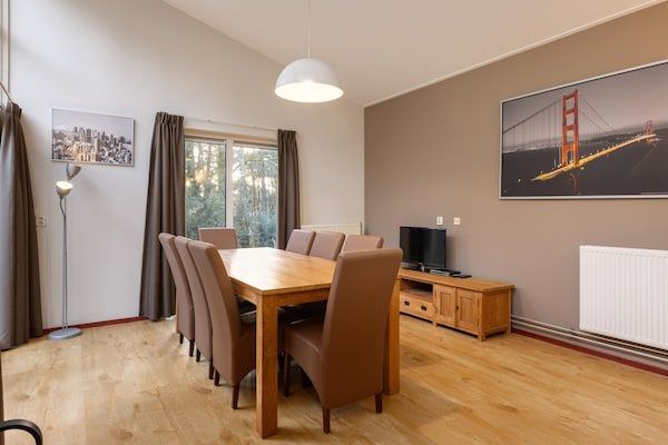 Eetkamer - Prachtige bungalow aan het Kootwijkerzand. in Kootwijk (3)