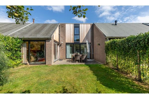 Buitenkant - Vakantiehuis in De Punt met Zwembad in Burgh-Haamstede (2)