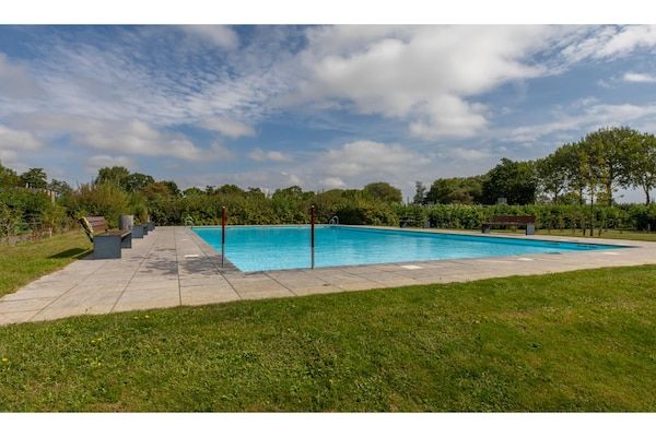 PoolOfHouse - Vakantiehuis in De Punt met Zwembad in Burgh-Haamstede (1)