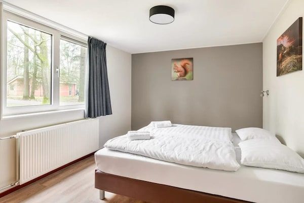 Slaapkamer - Gezellige bosbungalow met sauna in Kootwijk (5)