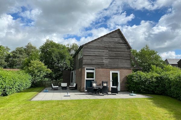Buitenkant - Vakantiehuis in Grou bij Friese Meren in Grou (1)