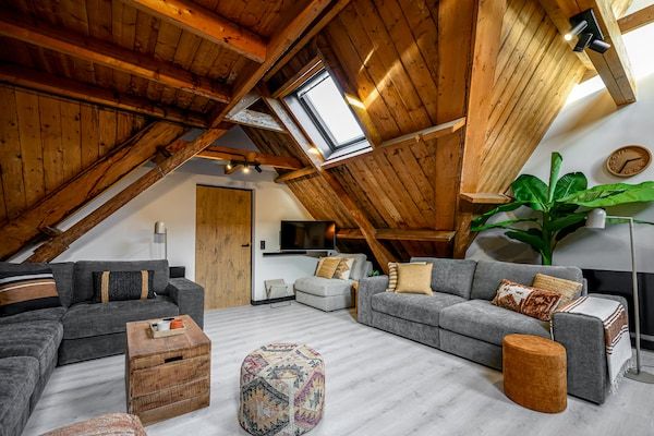 Woonkamer - Prachtige groeps loft met sauna nabij strand zee in Julianadorp (1)