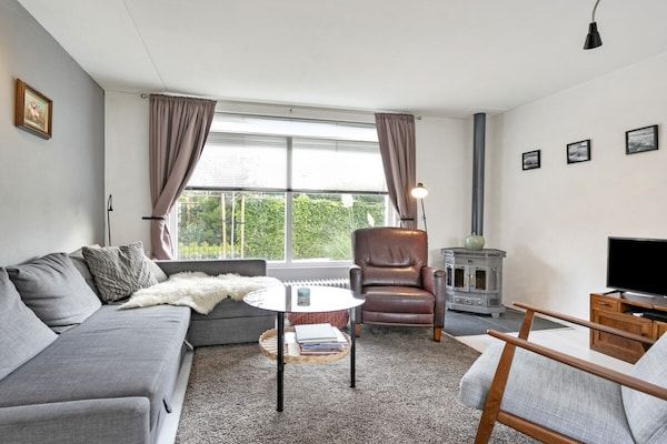 Woonkamer - Huijsmans Verhuur Type C Plus Alexanderpark 10 in Ouddorp (2)