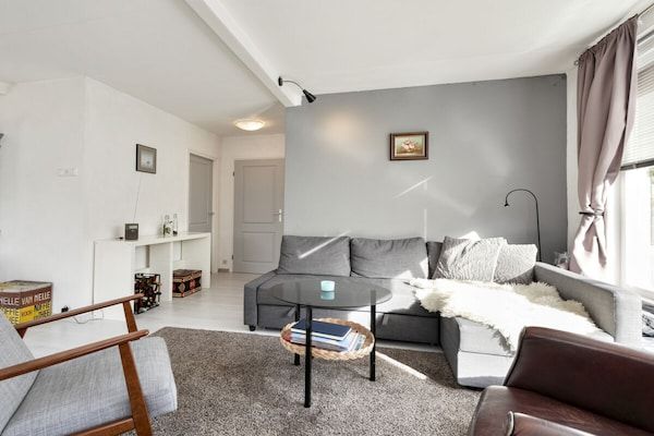 Woonkamer - Huijsmans Verhuur Type C Plus Alexanderpark 10 in Ouddorp (3)