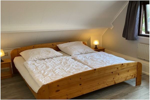 Slaapkamer - Huijsmansverhuur Type B de Luxe Grevelingen 15 in Ouddorp (3)