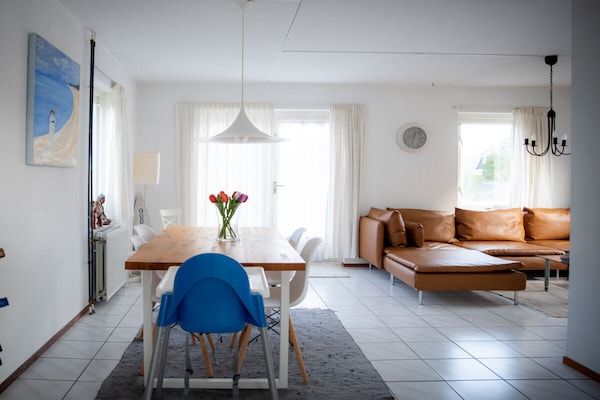 Woonkamer - Huijsmansverhuur Type de Luxe Zuiderdiep 17 in Ouddorp (4)