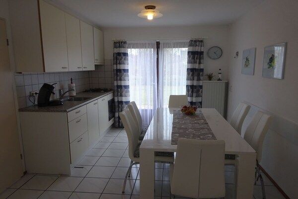 Eetkamer - Huijsmansverhuur Type Premium de Luxe Haringvliet in Ouddorp Zh (5)
