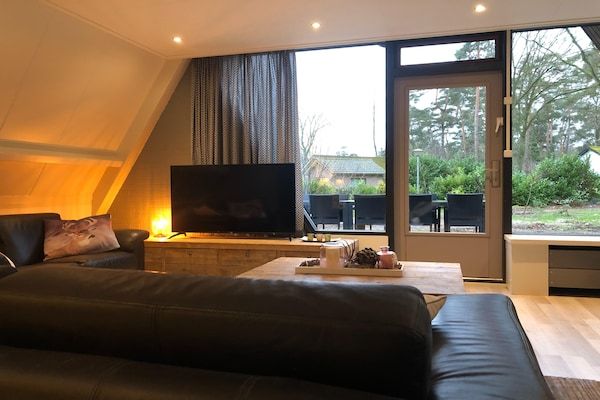 Woonkamer - Bungalow in Limburg bij natuurgebieden in Stramproy (5)