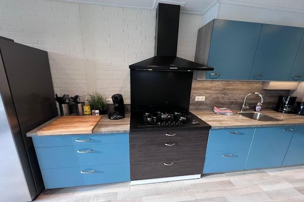 Keuken - Bungalow in Limburg bij natuurgebieden in Stramproy (3)