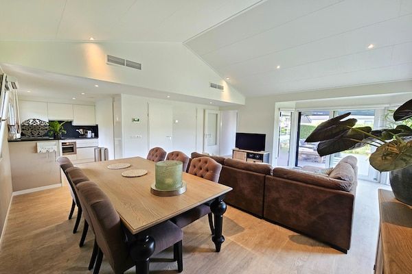 Eetkamer - Bamboe Vakantiehuis op de Veluwe in Voorthuizen (4)