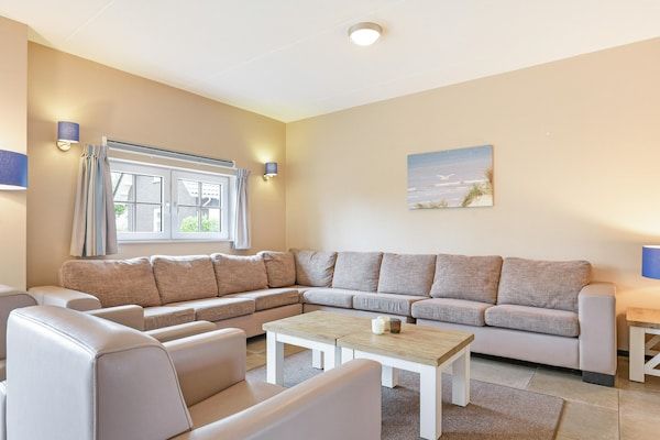 Woonkamer - Resort Villa Stappen naar Zand in Nieuwvliet (2)