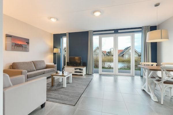 Woonkamer - Gezellig Zeeuws strandverblijf in Nieuwvliet (2)
