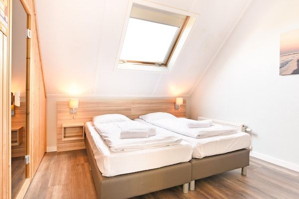 Slaapkamer - Luxe uitje Nieuwvliet in Nieuwvliet (3)