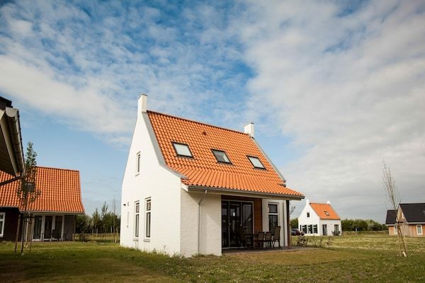 Buitenkant - Vakantiehuis in Zeeland bij Noordzeestrand in Nieuwvliet (2)