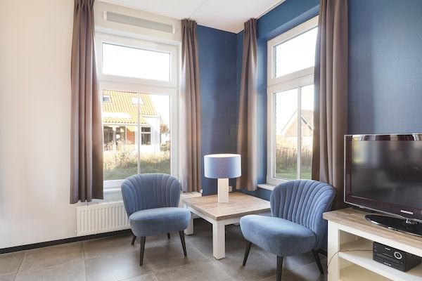 Woonkamer - Vakantiehuis in Zeeland bij Noordzeestrand in Nieuwvliet (5)