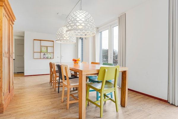 Woonkamer - Villa met sauna aan het meer in Midlaren (2)