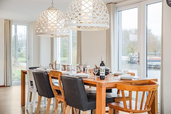 Woonkamer - Toegankelijke villa aan het meer, Midlaren in Midlaren (4)