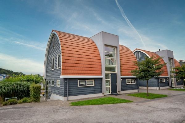 Buitenkant - Toegankelijke villa aan het meer, Midlaren in Midlaren (2)