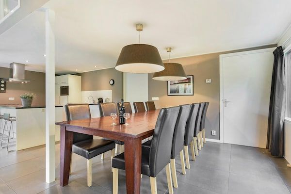 Woonkamer - Toegankelijke villa aan het meer in Midlaren (2)