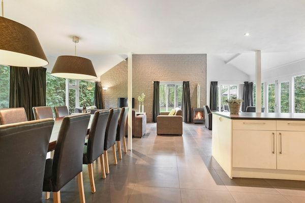 Woonkamer - Toegankelijke villa aan het meer in Midlaren (3)