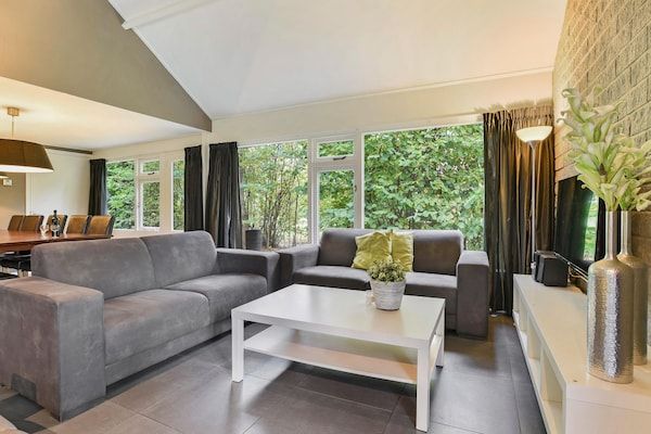 Woonkamer - Toegankelijke villa aan het meer in Midlaren (4)